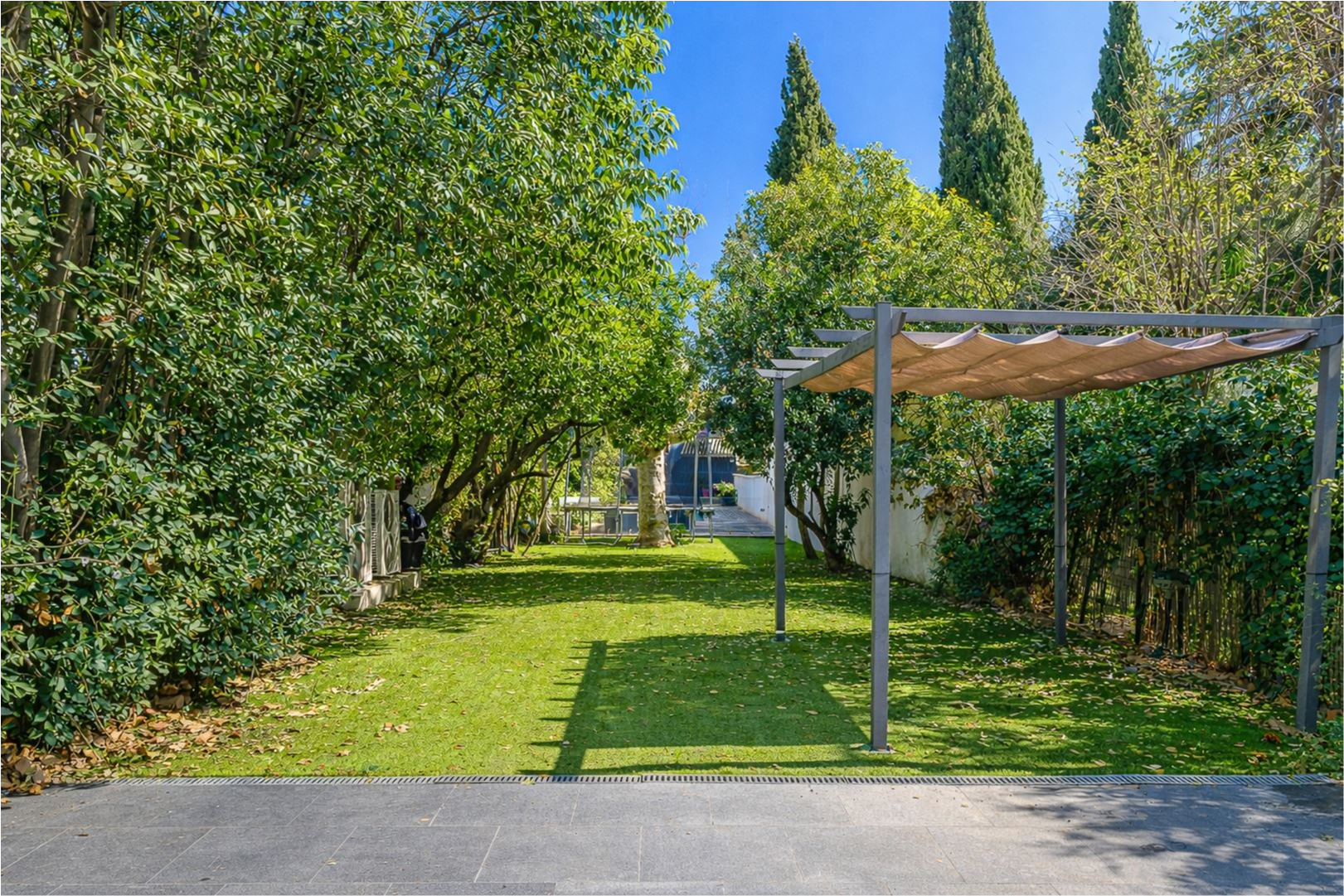 Propriété - 350 m² - 10 pièces — photo 10