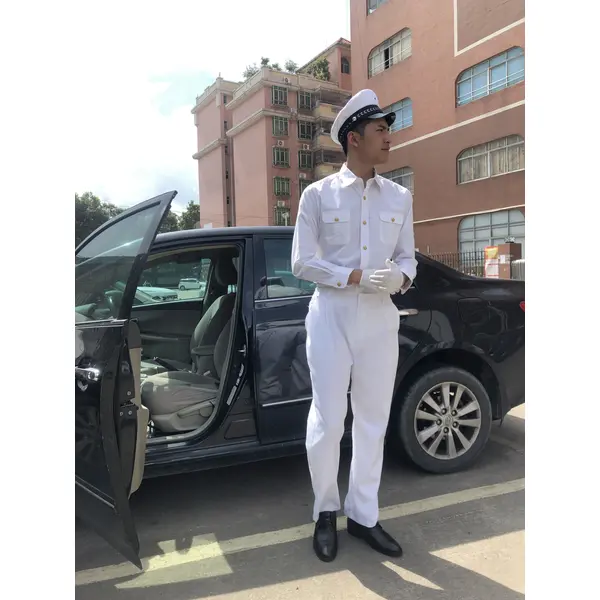 bd-mo-121 訂購司機制服,模特展示,設計長袖,純白,金色鈕扣制服,司機制服店|制服展示圖