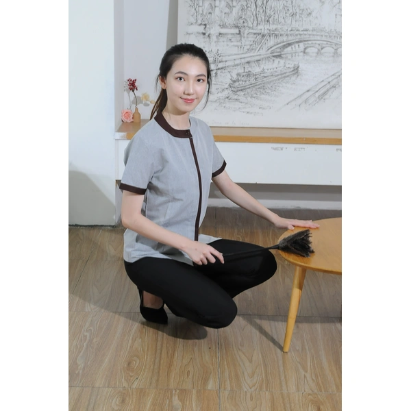 bd-mo-041 設計對比領家務服 訂購隱藏門襟 設計家務服 舒適面料 真人試穿模型演示|制服展示圖