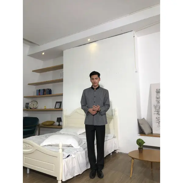 bd-mo-150設計小立領家政服訂麻條紋家政服寬鬆袖口舒適保暖真人試穿男士家政服模特示範|制服展示圖