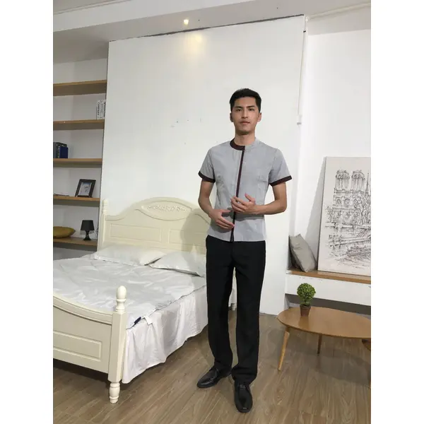 bd-mo-146 設計對比領家務服 訂購隱藏門襟設計 家務服 舒適面料 男士真人試穿模型演示|制服展示圖