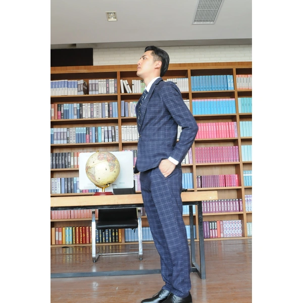 bd-mo-066 親手設計的男士西服,量身定做的英式商務男士西服,模特試穿男士西服專賣店|制服展示圖