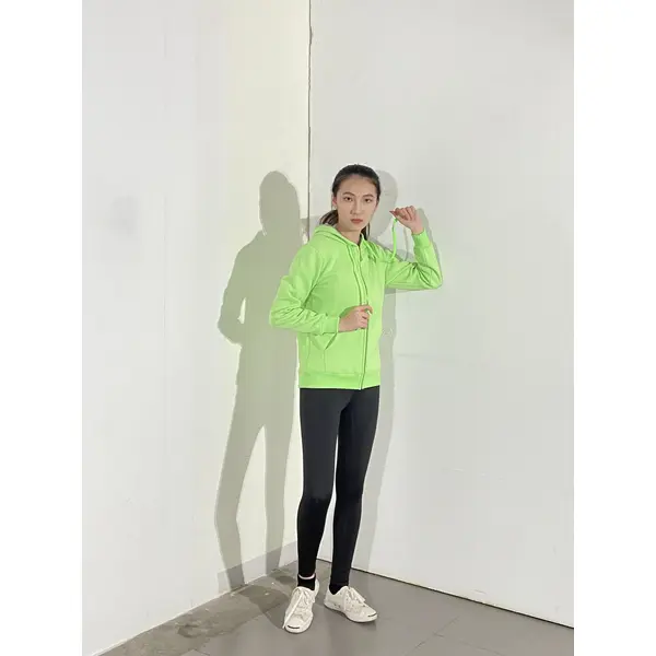 bd-mo-139 定制帶帽針織製服,模特展示,亮色搭配,休閒舒適,帶帽針織製服供應商|制服展示圖
