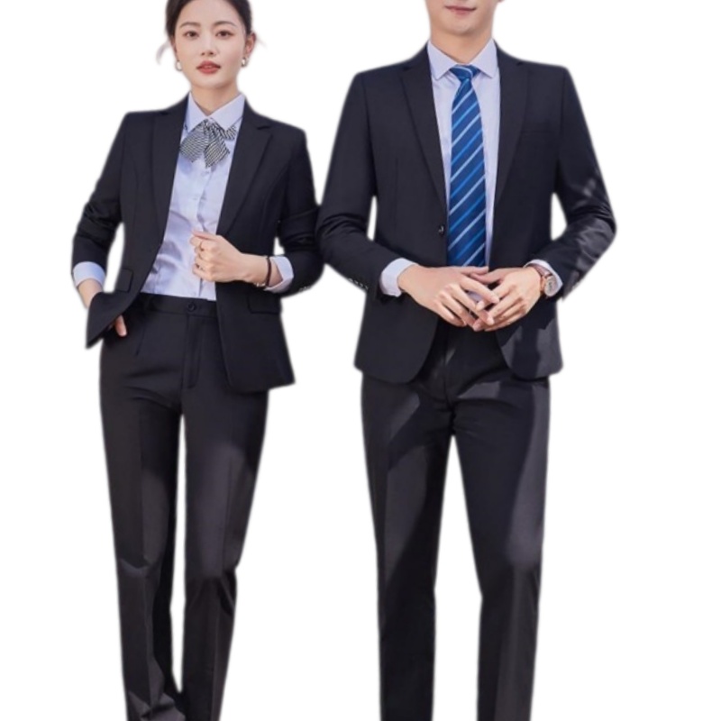 一對穿著黑色修身商務西裝套裝的男女模特，展現專業形象。