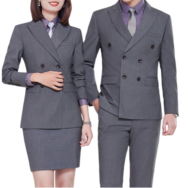 一對身穿灰色雙排扣商務西裝套裝的男女，展現專業幹練的企業形象。