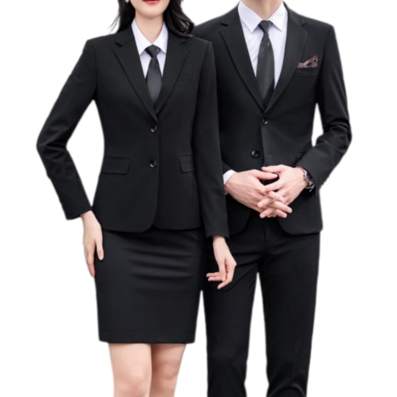 男女穿著經典黑色商務西裝，展現專業形象。
