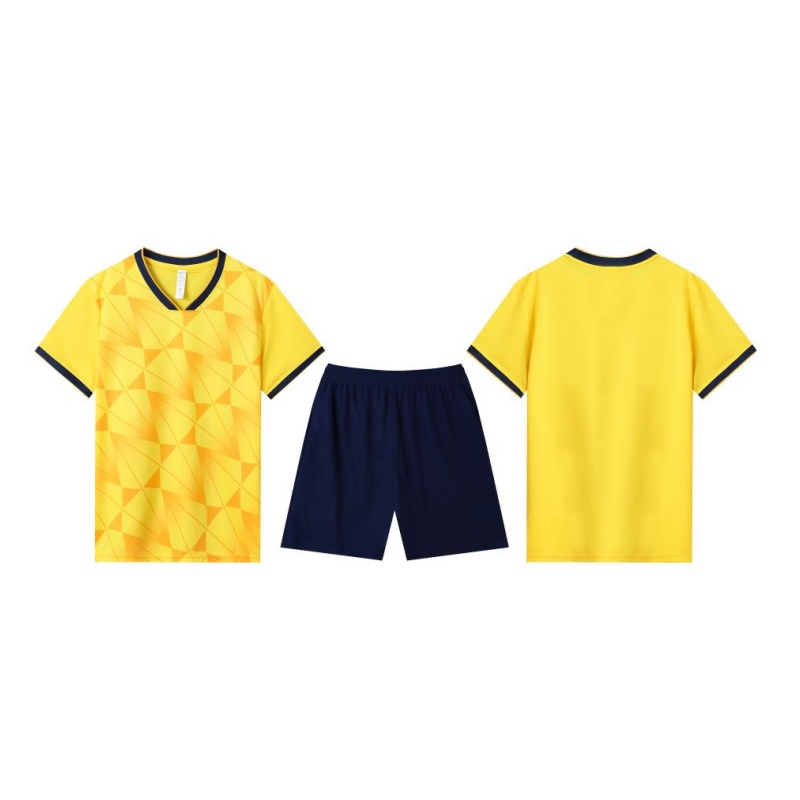 黃藍幾何拼色足球服套裝正面與背面展示