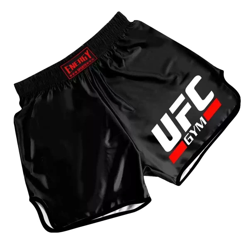 黑色專業泰拳短褲配搭白紅UFC GYM標誌，適合拳館團隊訂造