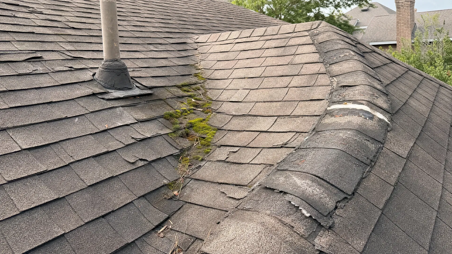 7 Warning Signs You Need a New Roof (Don't Ignore #4)
