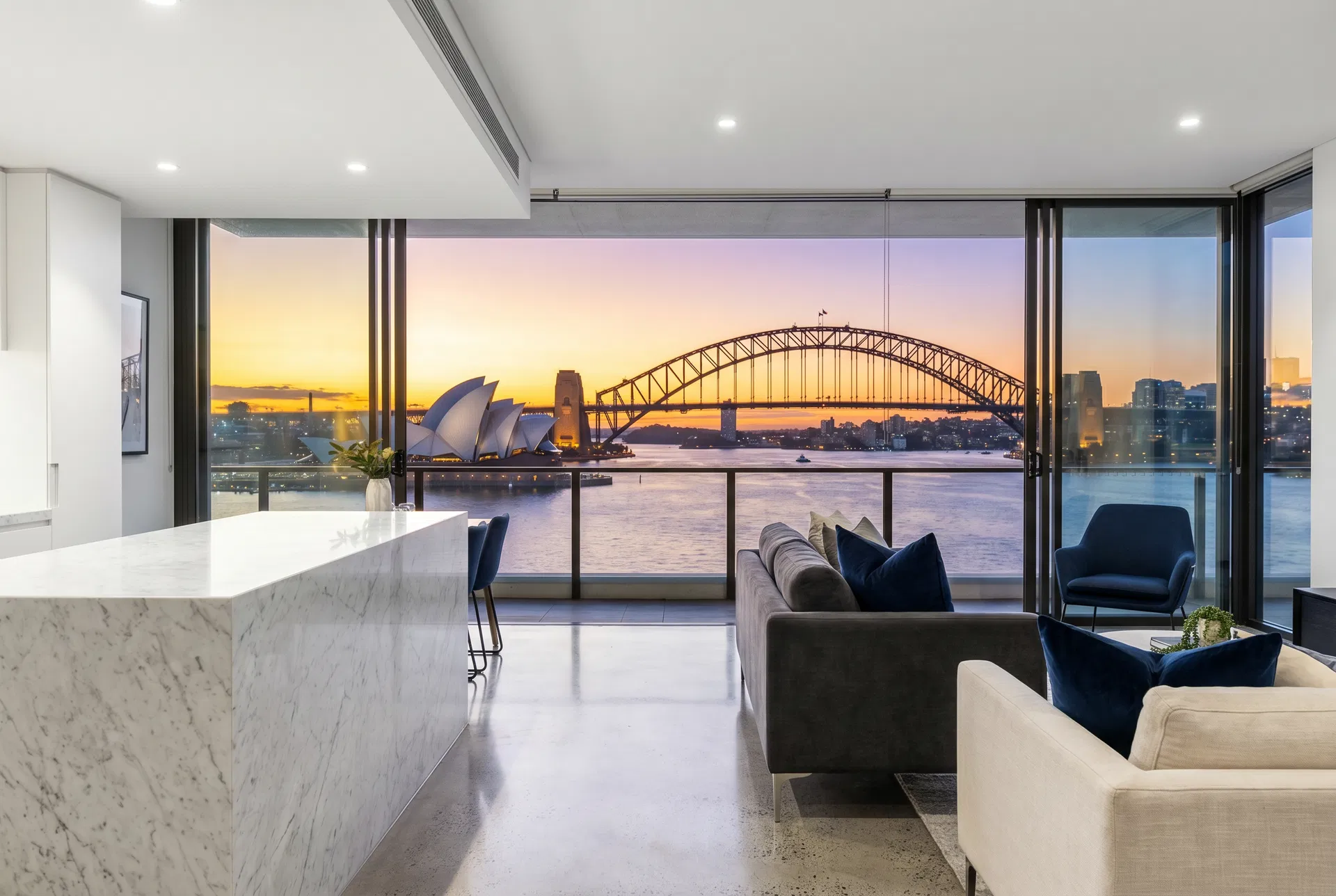 Harbour Bridge Luxury Apartment - Photo 1