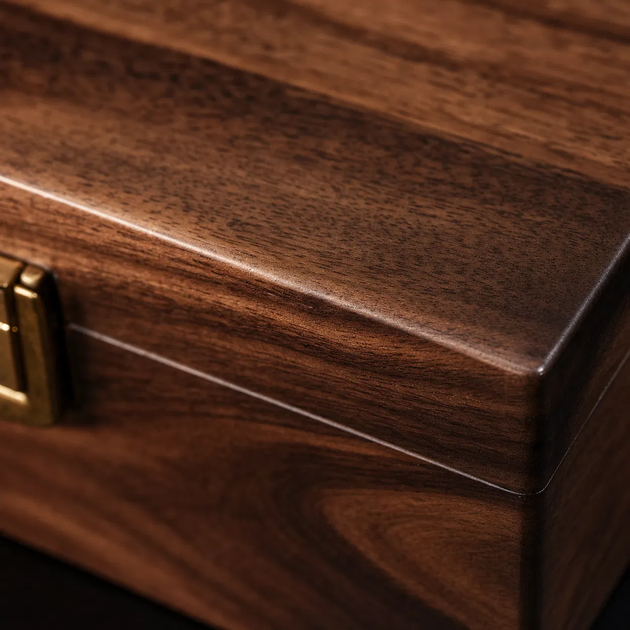 Surface Finishes for custom wooden gift boxes and luxury presentation packaging - A variety of finishing options designed to match different aesthetics, applications, and market requirements.