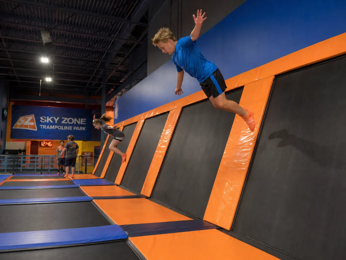 Trampoline mural — Photo réelle