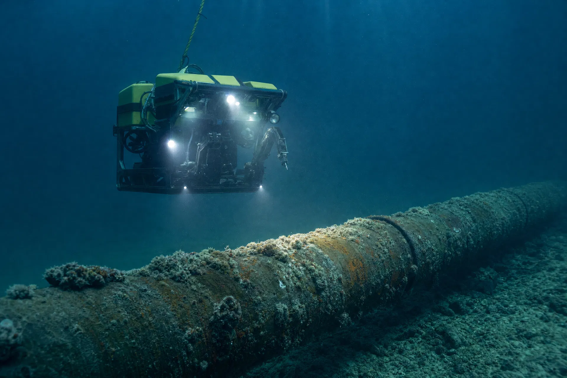 ROV inspecting subsea pipeline
