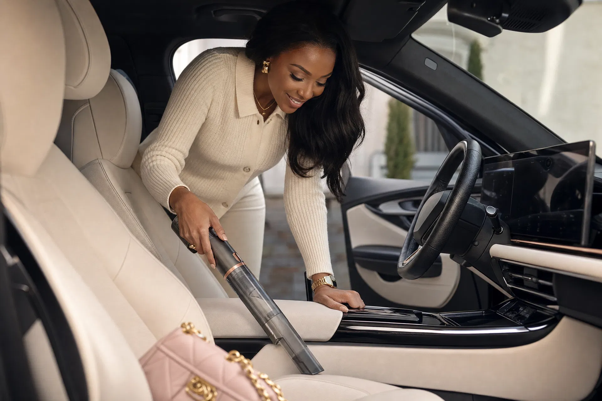 DigiVac™ Cordless Car Vacuum lifestyle