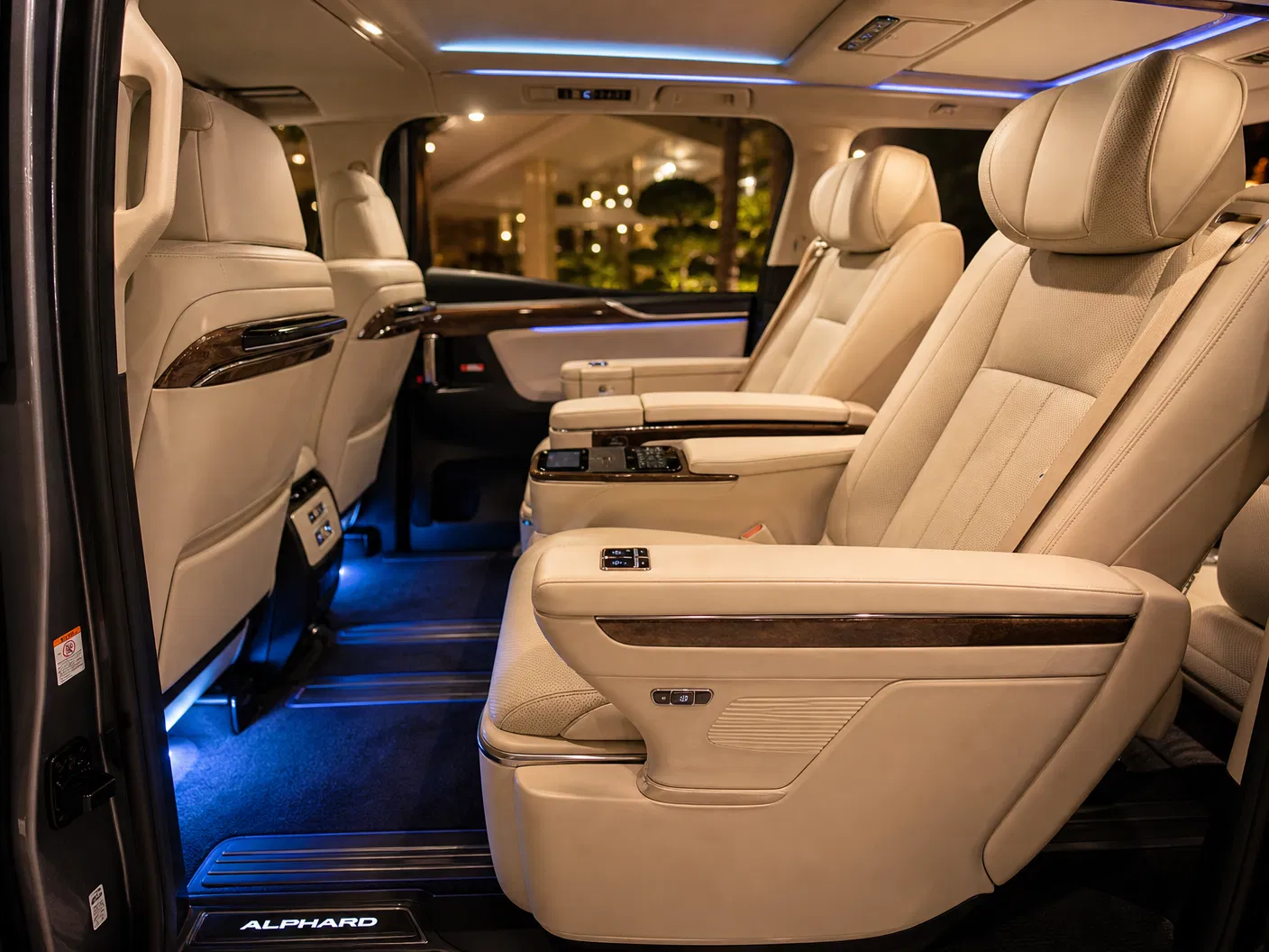 豪華 Alphard 內飾