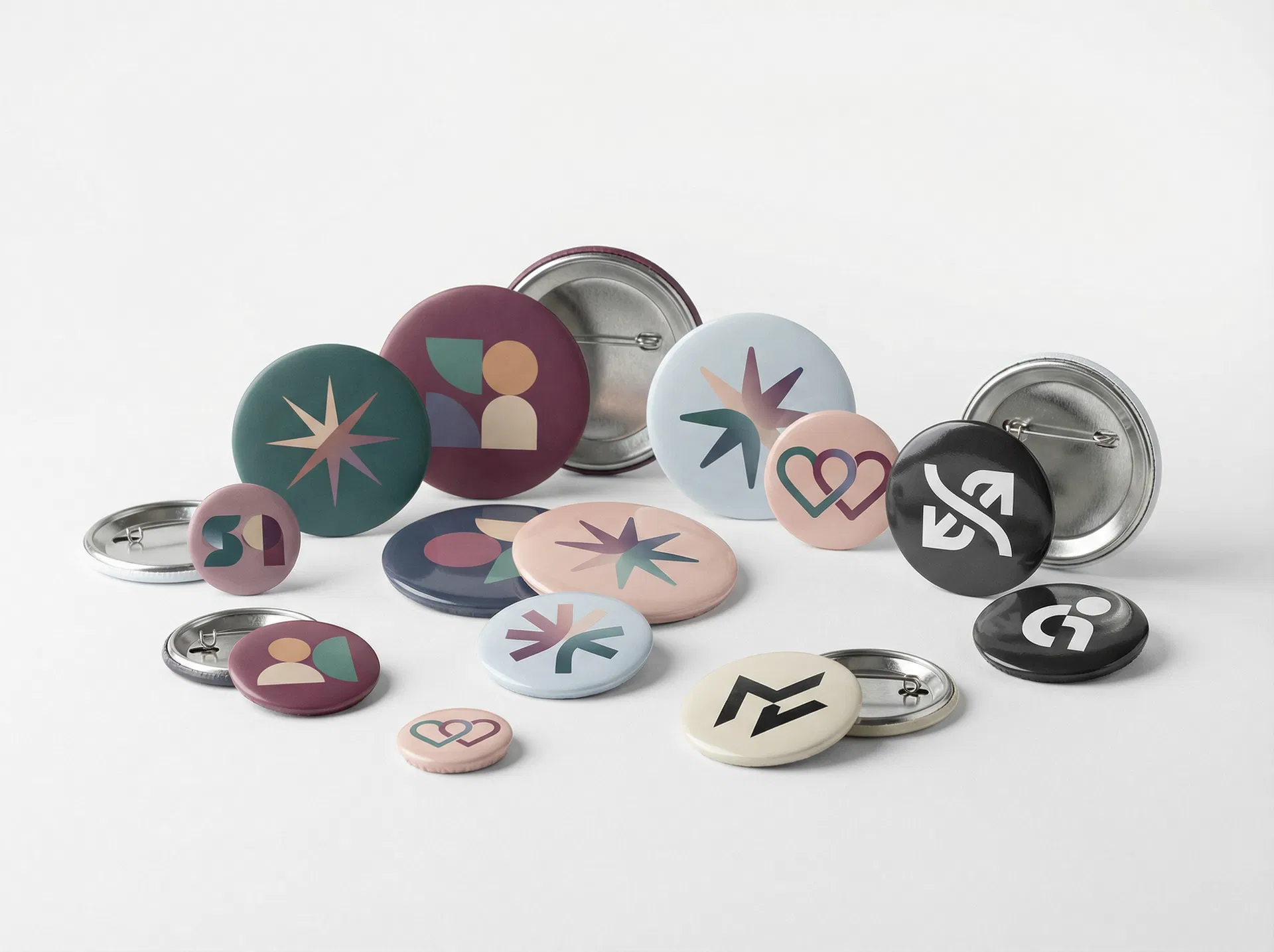 アイドルグループのメンバー別缶バッジをライブ会場で販売