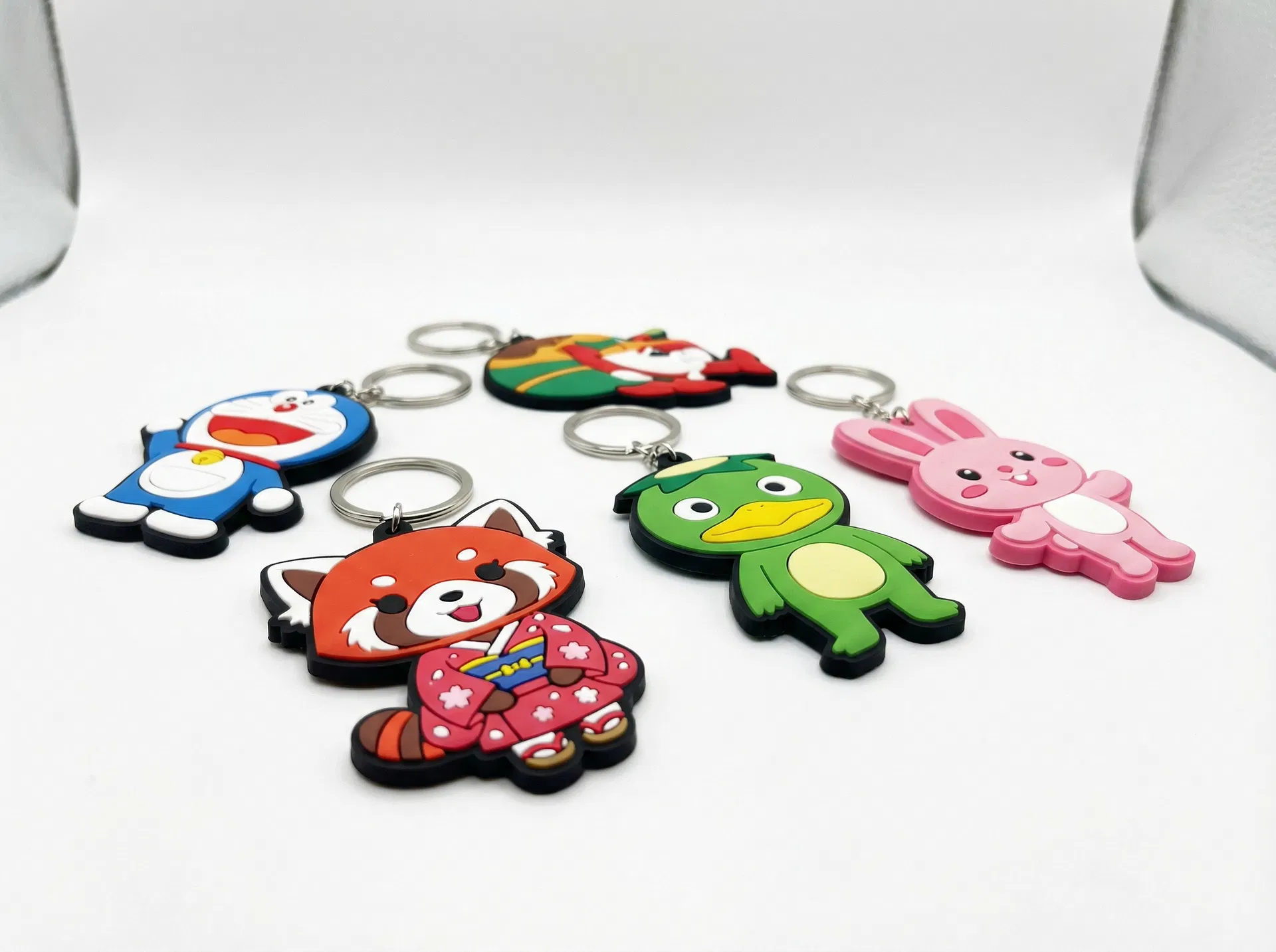 ライブグッズにアーティストのキーホルダーをメンバー別展開