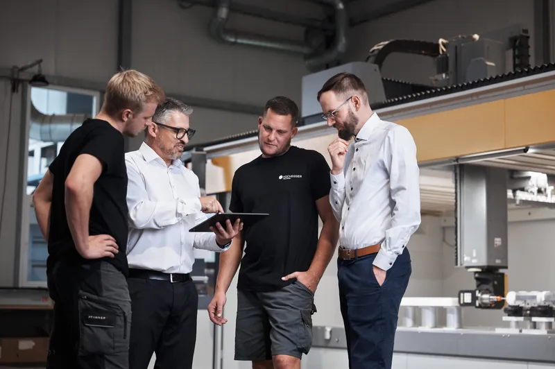 Team von der Abteilung Fertigung bei Hochegger Technik