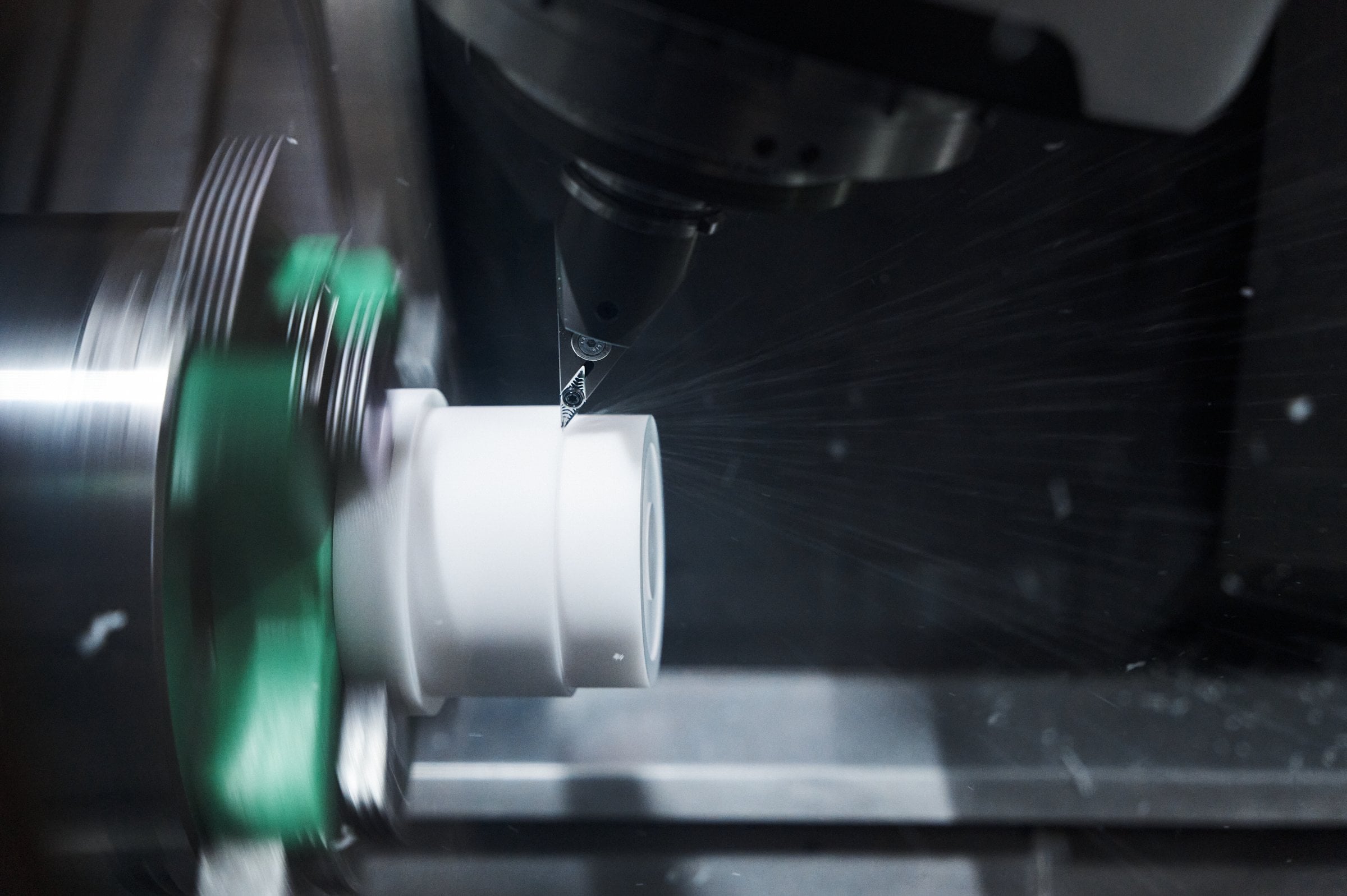 Maschine fürs CNC-Drehen - Nahaufnahme