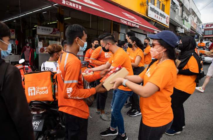 ベトナムのオンラインフードデリバリー市場が21億ドル突破：ShopeeFood vs GrabFoodの熾烈な競争