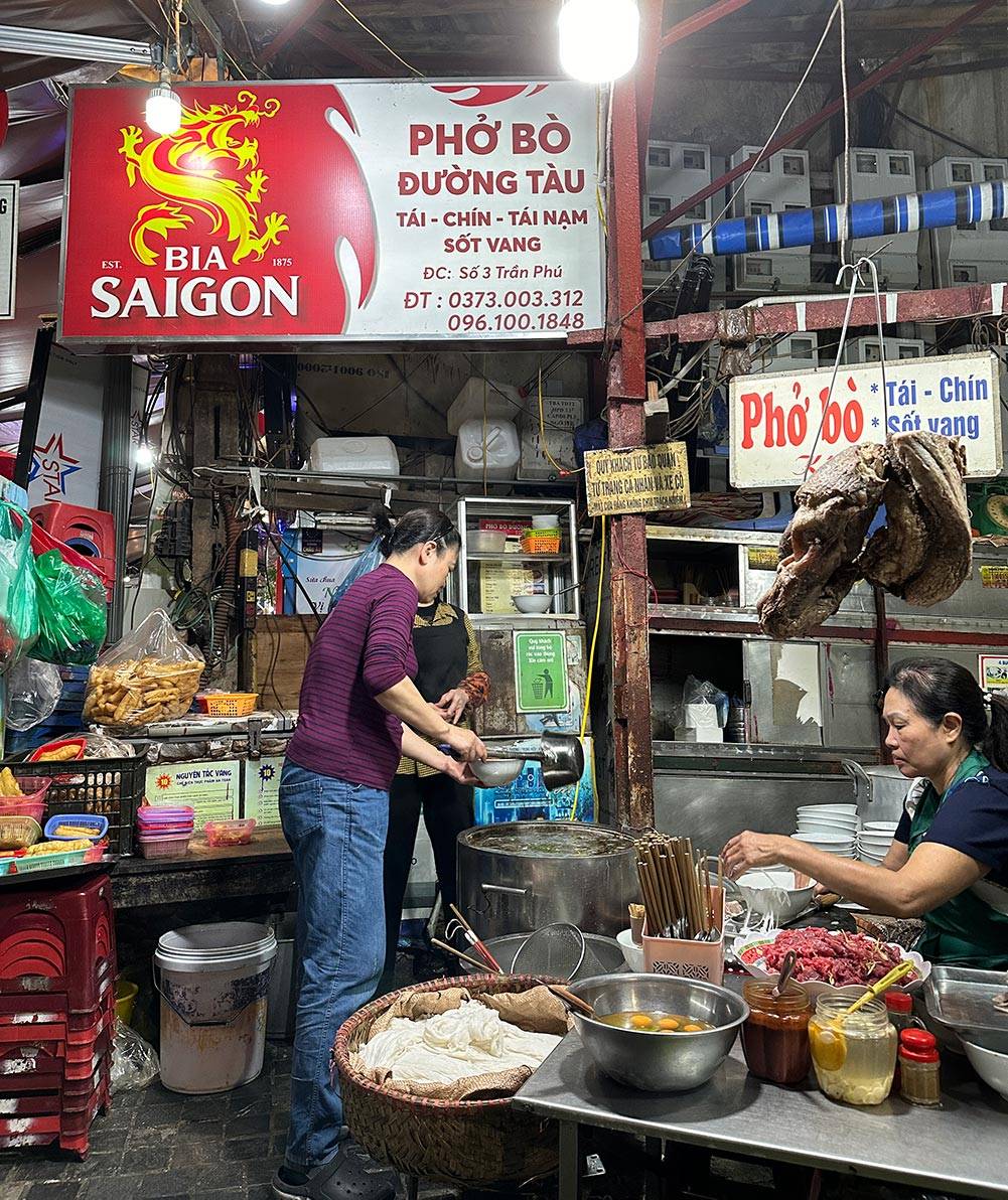 屋台や路上飲食の食品安全規制強化：ベトナム政府が新たな監視体制を導入