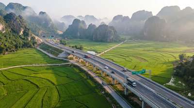 ベトナム高速道路網に305億ドル投資：2030年6,539km・二桁成長の基盤整備